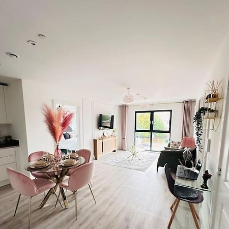 Central Derby Urban 2 Bedroom Flat - An Oasis Of Elegance! Free Parking And Wifi Suitable For Families And Professionals Экстерьер фото