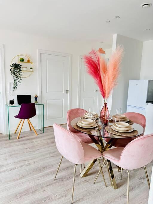 Central Derby Urban 2 Bedroom Flat - An Oasis Of Elegance! Free Parking And Wifi Suitable For Families And Professionals Экстерьер фото