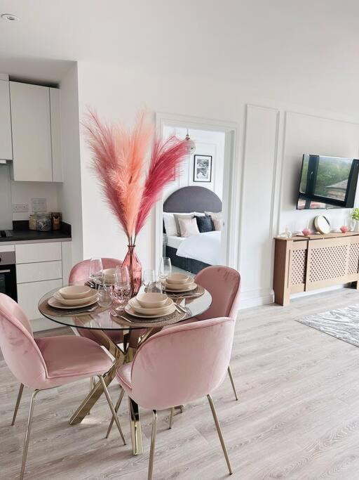 Central Derby Urban 2 Bedroom Flat - An Oasis Of Elegance! Free Parking And Wifi Suitable For Families And Professionals Экстерьер фото