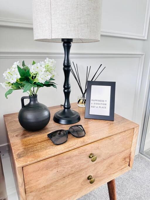 Central Derby Urban 2 Bedroom Flat - An Oasis Of Elegance! Free Parking And Wifi Suitable For Families And Professionals Экстерьер фото